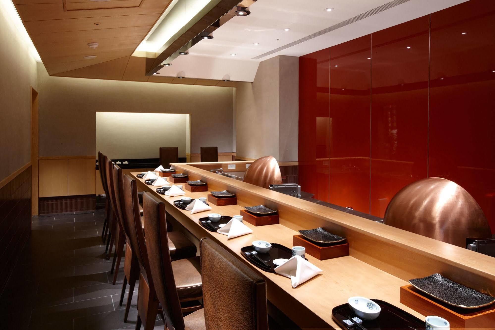 The Okura Prestige Taipei Hotel Exterior foto Interior of a sushi bar